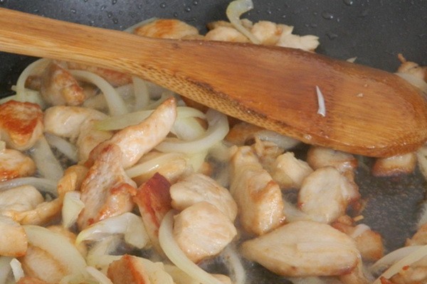 Oyster mushrooms with chicken: recipes for mushroom dishes