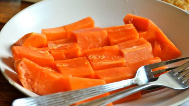 Papaya: benefits and harms