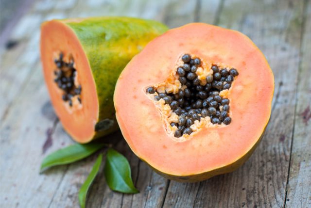 Papaya: benefits and harms