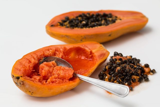 Papaya: benefits and harms