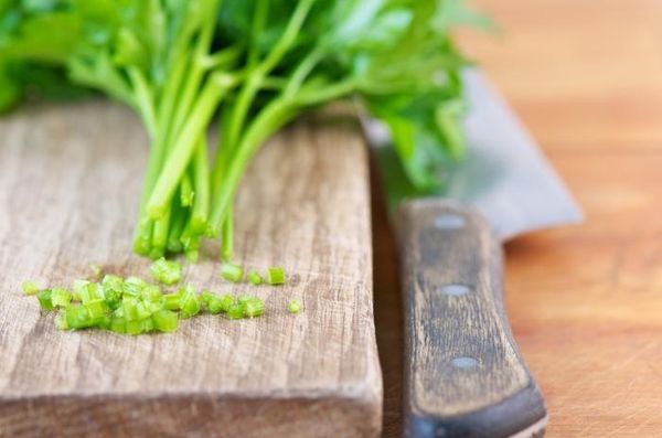 Parsley for the winter: how to prepare greens according to the best recipes and preserve flavor