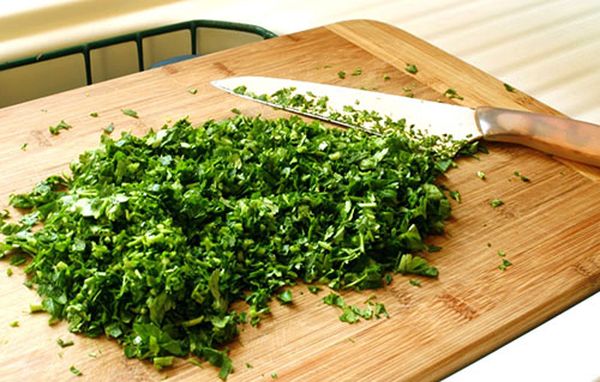 Parsley for the winter: how to prepare greens according to the best recipes and preserve flavor