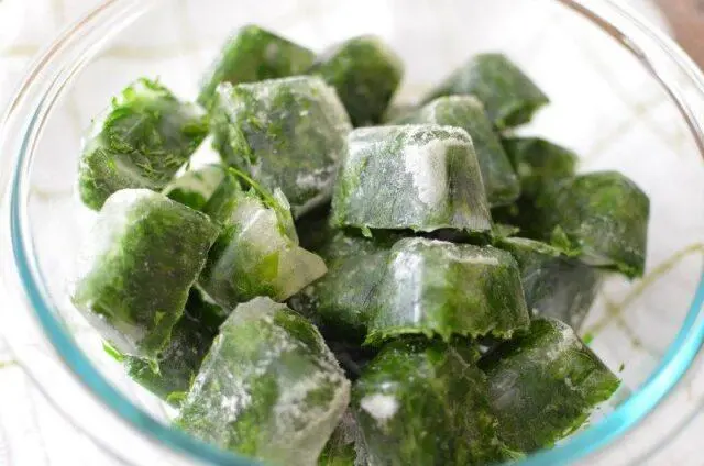 Parsley ice for the face: how to make, recipes, benefits, reviews