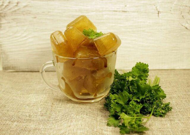 Parsley ice for the face: how to make, recipes, benefits, reviews