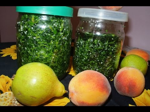 Parsley with salt for the winter in jars