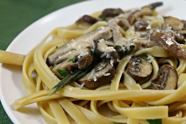 Pasta with mushrooms: cooking recipes