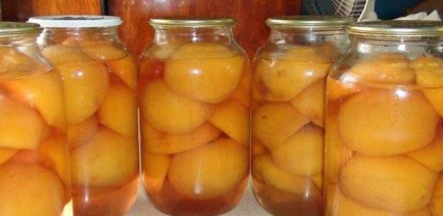 Peach compote for the winter