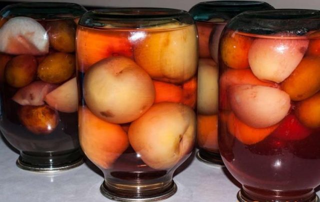 Peach compote for the winter