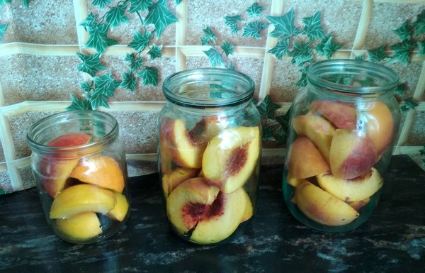 Peach compote for the winter