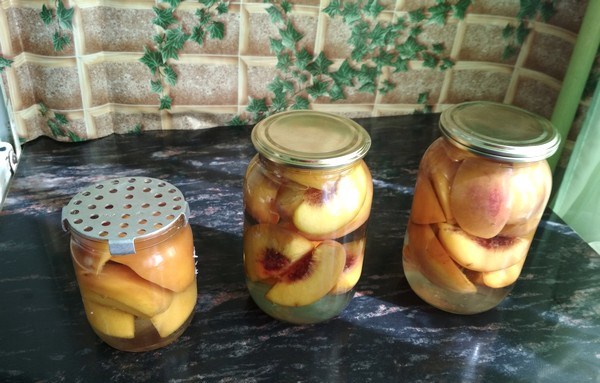 Peach compote for the winter