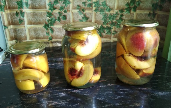 Peach compote for the winter