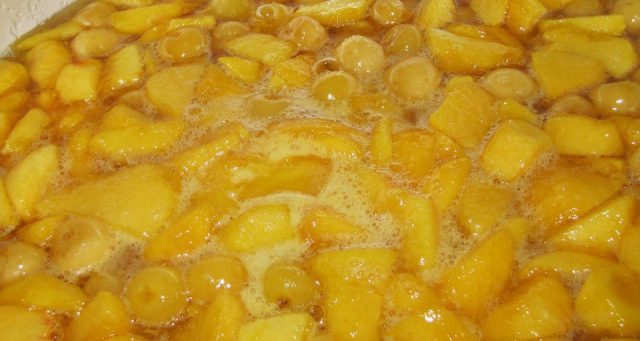 Peach confiture for the winter: 11 simple recipes