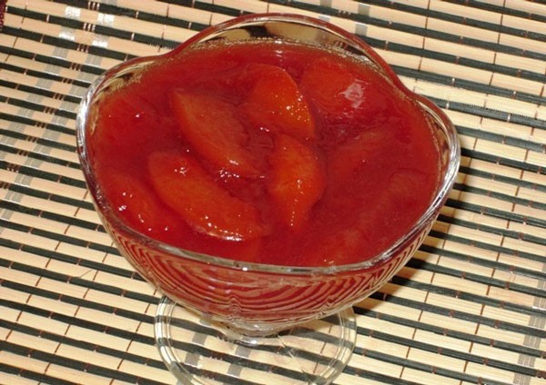 Peach jam for the winter: simple recipes for cooking in a slow cooker, bread machine, with nectarines and other additives