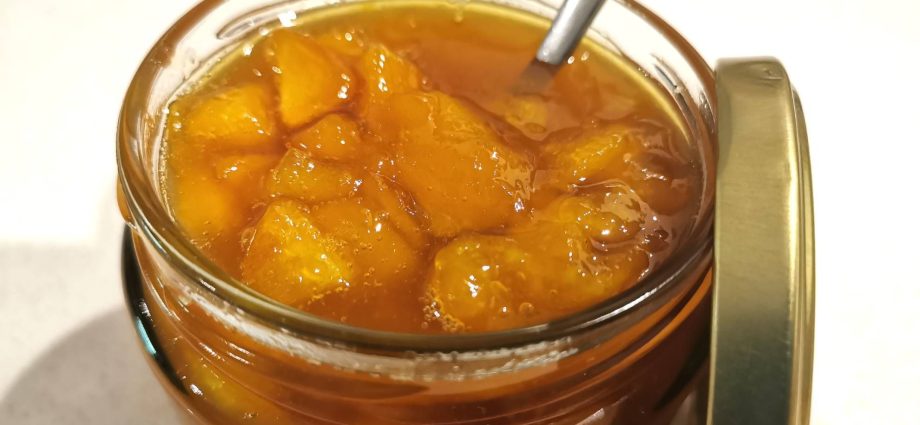 Peach jam for the winter: simple recipes for cooking in a slow cooker, bread machine, with nectarines and other additives