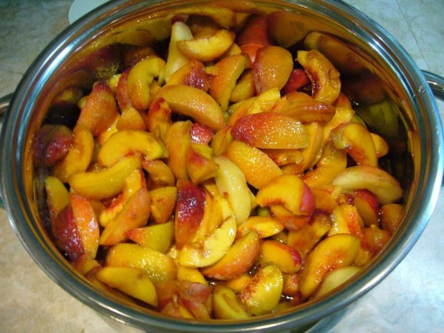 Peach jam with oranges