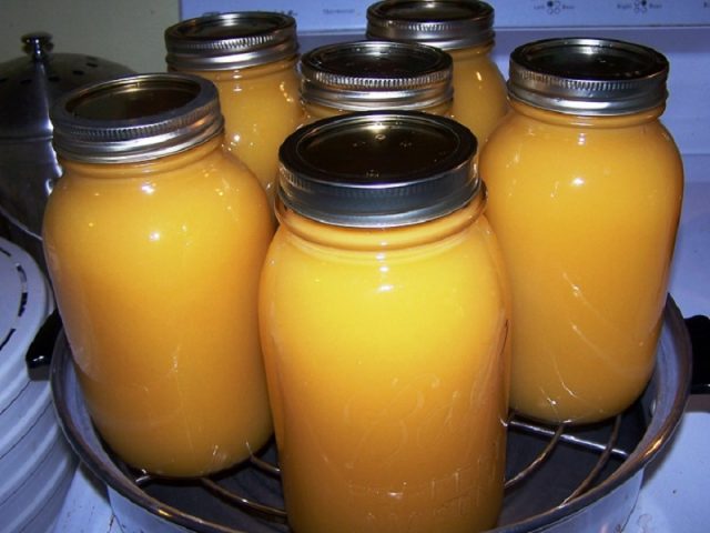 Peach juice at home for the winter