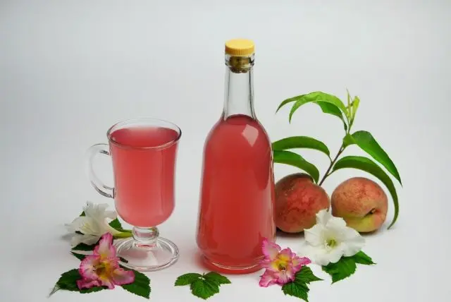 Peach liqueur at home