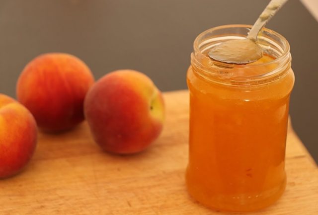 Peach puree for the winter