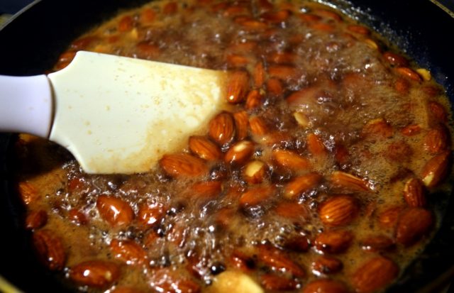 Peanuts in sugar at home