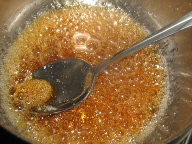 Peanuts in sugar at home