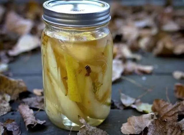 Pear liqueur at home: recipes