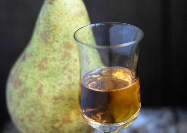 Pear liqueur at home: recipes