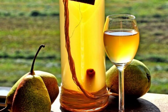 Pear liqueur at home: recipes