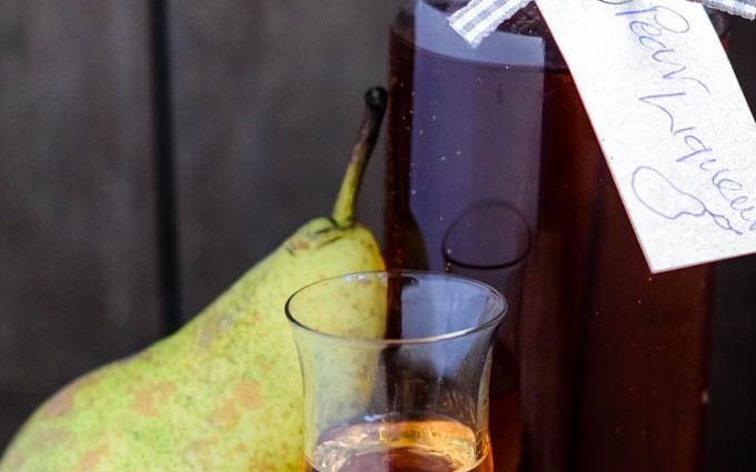 Pear liqueur at home: recipes