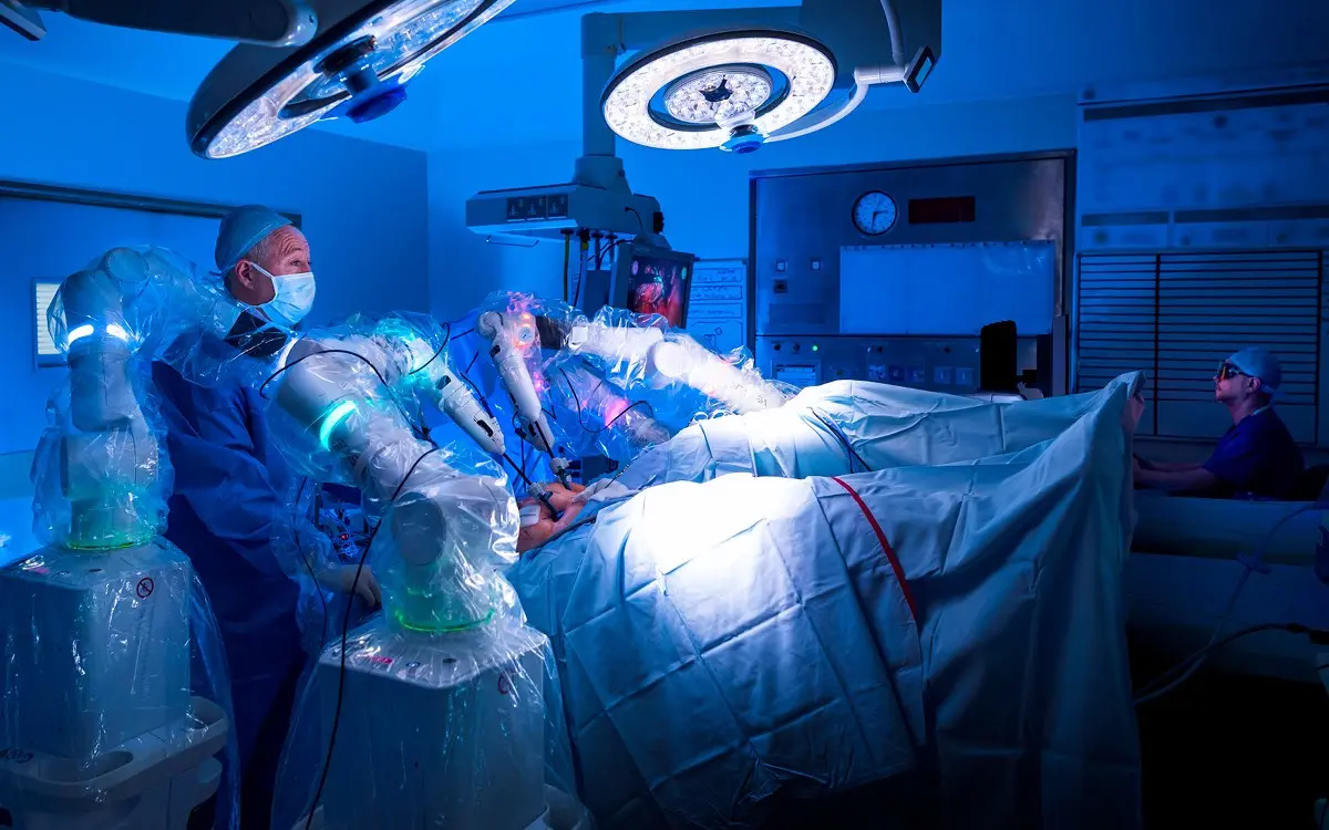 People are better than robots &#8211; at least in the operating room in surgery