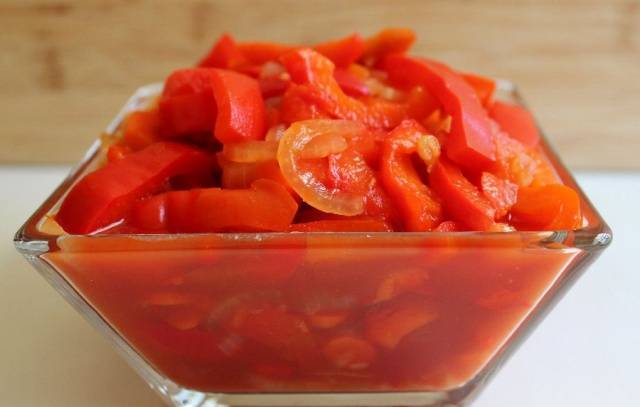 Pepper and tomato lecho