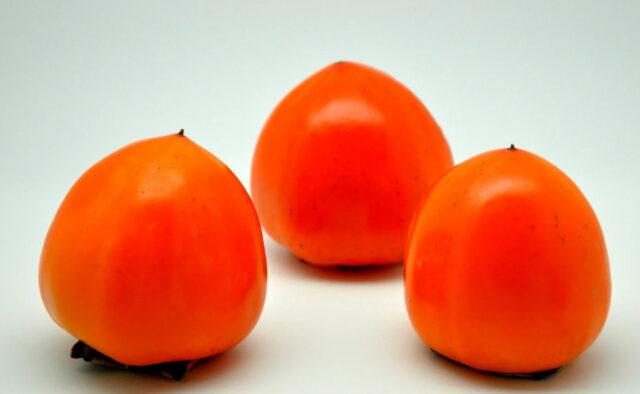 Persimmon Honey: variety description, useful properties and contraindications