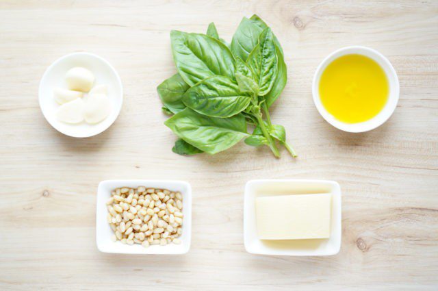 Pesto: classic recipe with basil