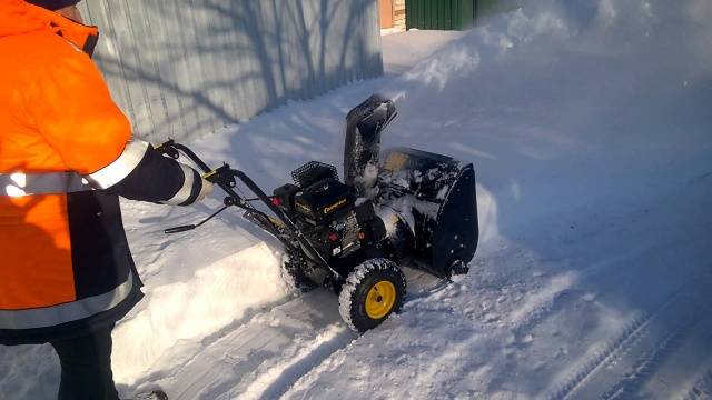 Petrol and electric snow blower Champion