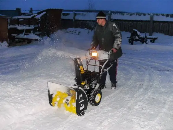 Petrol and electric snow blower Champion