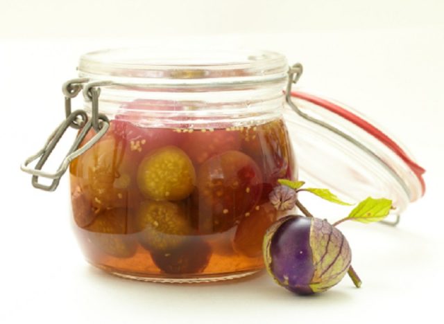 Physalis jam with lemon