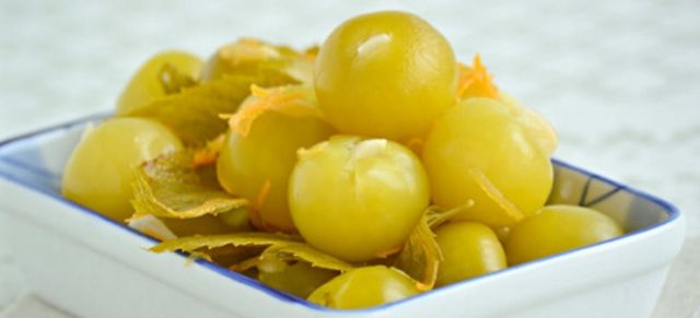 Physalis vegetable: useful properties and recipes