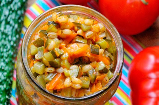 Pickle for the winter with tomatoes