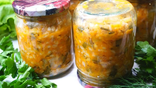 Pickle for the winter with tomatoes