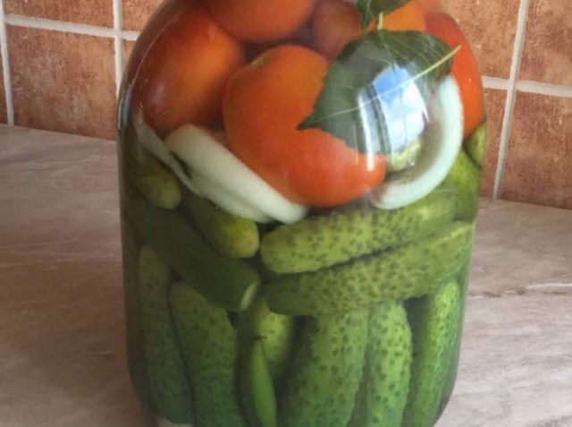 Pickled assorted cucumbers, tomatoes and squash: canning recipes for the winter