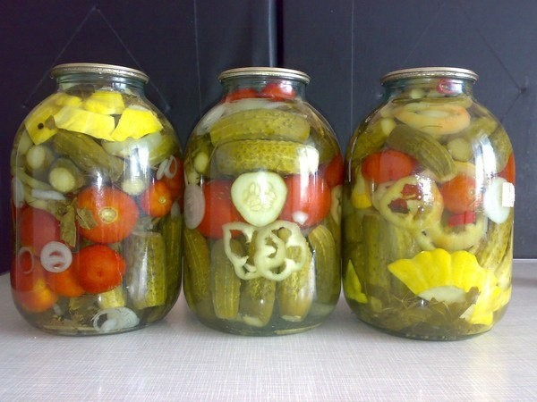 Pickled assorted cucumbers, tomatoes and squash: canning recipes for the winter