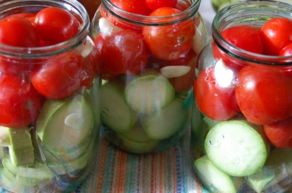 Pickled assorted cucumbers, tomatoes and squash: canning recipes for the winter