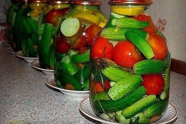 Pickled assorted tomatoes with cucumbers, zucchini, cabbage