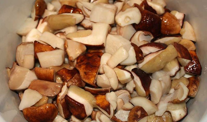 Pickled boletus: simple step by step recipes