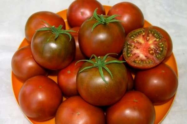 Pickled brown tomatoes