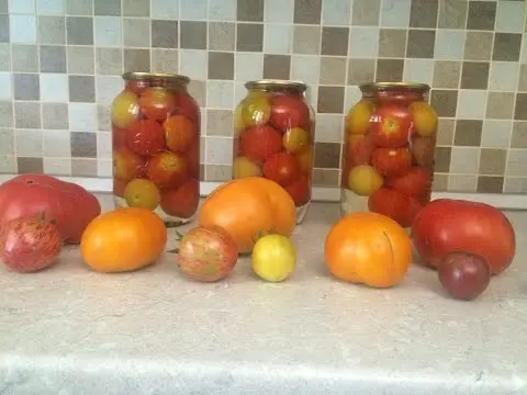 Pickled brown tomatoes