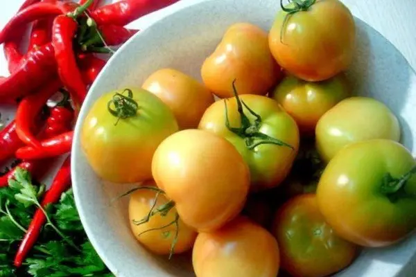 Pickled brown tomatoes