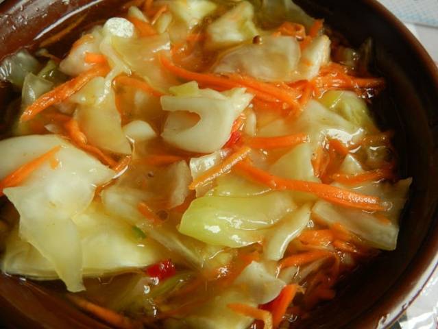 Pickled cabbage in large pieces of instant cooking: recipe