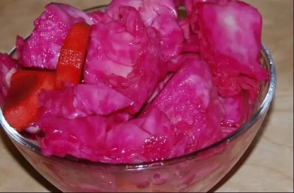 Pickled cabbage in large pieces of instant cooking: recipe