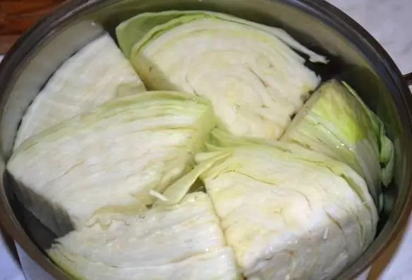 Pickled cabbage in large pieces of instant cooking: recipe