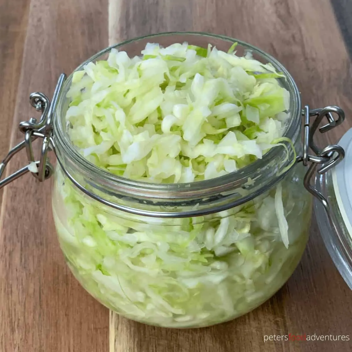 Pickled cabbage in large pieces of instant cooking: recipe